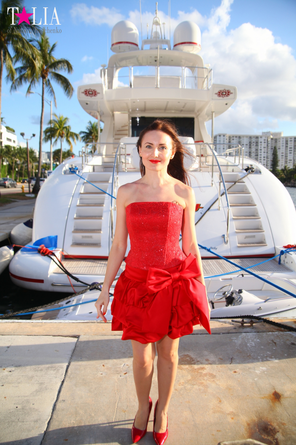 Yachts, Palms, Bay - The promenade of Middle Miami Beach, Collins Avenue